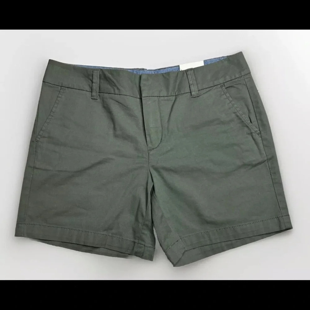 NWT $39 GH Bass & Co Womens Size 6 Mid Rise Chino Shorts Olive Army Green Cotton